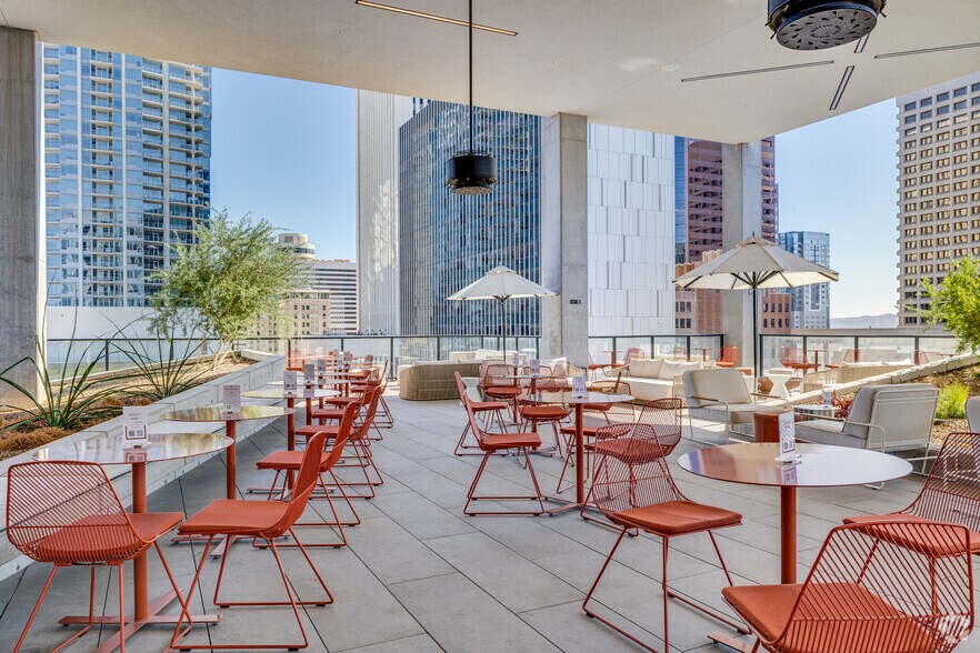 More Photos Of 200 W Monroe St, Phoenix Coworking Space