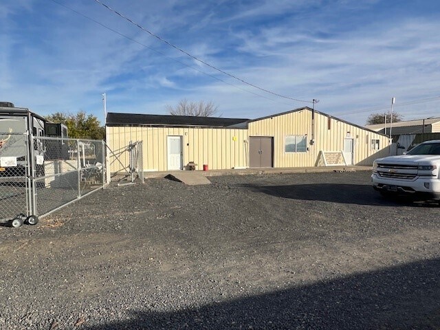 More Photos Of 30917 Follett Ln, Hermiston Light Manufacturing For Lease