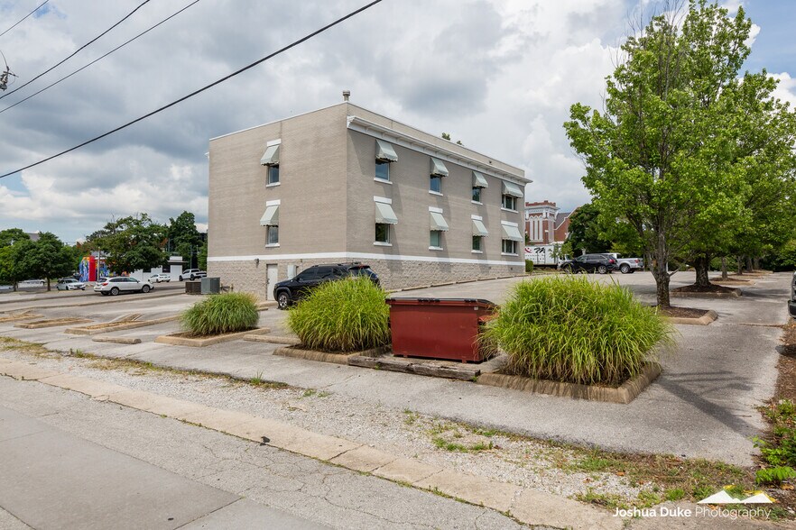 More Photos Of 215 N College Ave, Fayetteville Office For Lease