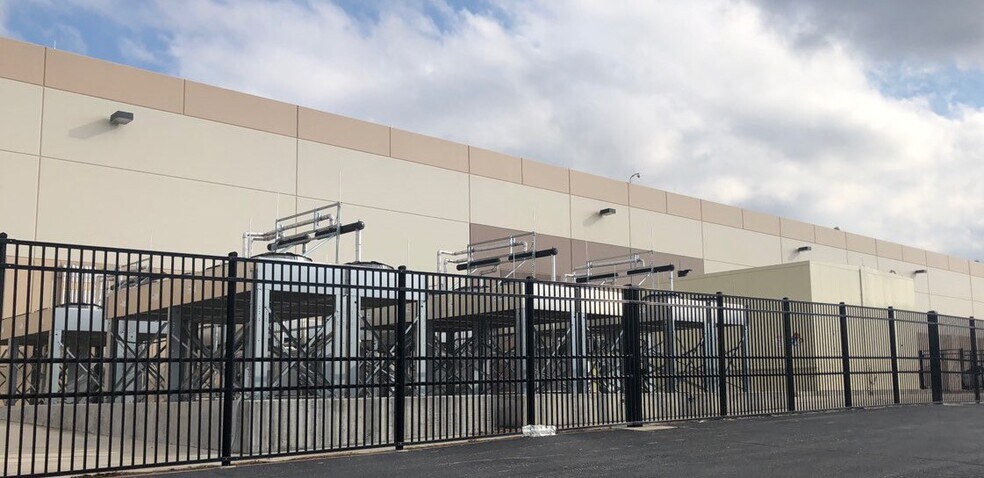 More Photos Of 8532 Concord Center Dr, Englewood Warehouse For Lease