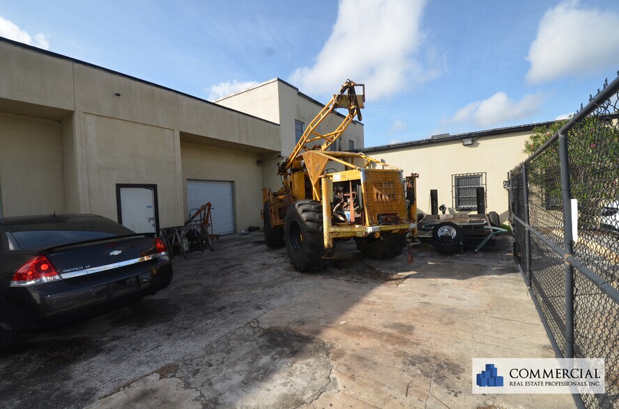 More Photos Of 3852 L B Mcleod Rd, Orlando Warehouse For Lease