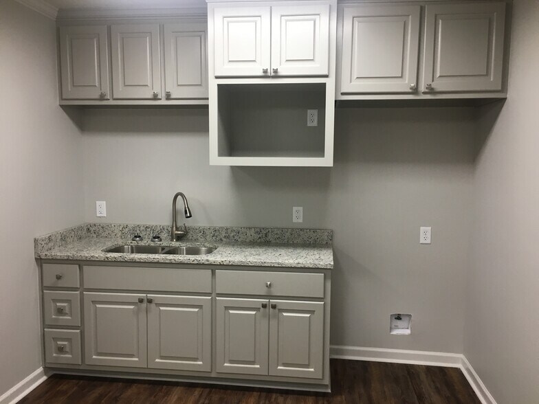 More Photos Of 2718 Ruby St, Gonzales Light Distribution For Sale