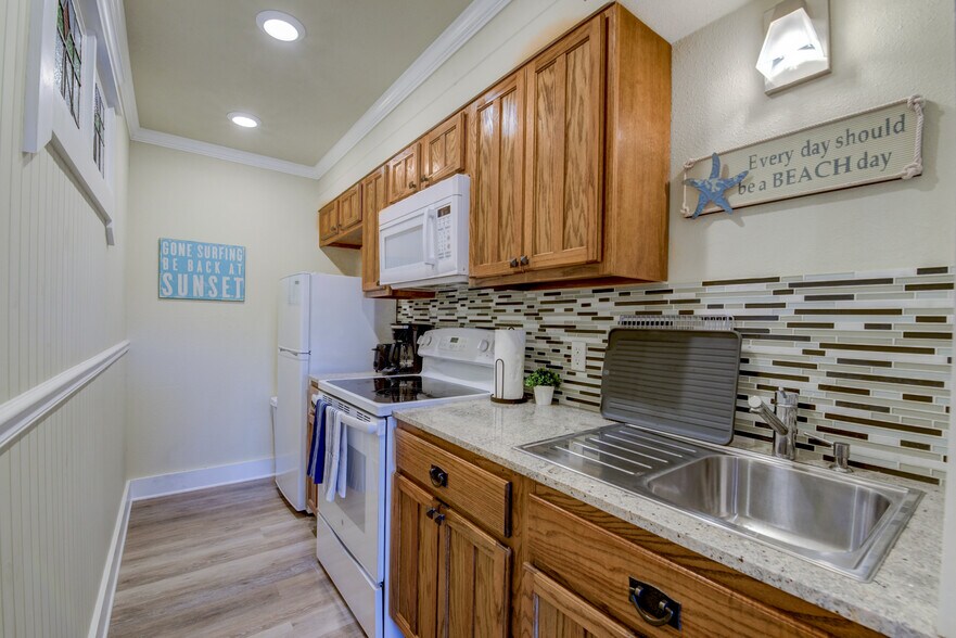More Photos Of 1820 Avenue O 1/2, Galveston Multifamily For Sale