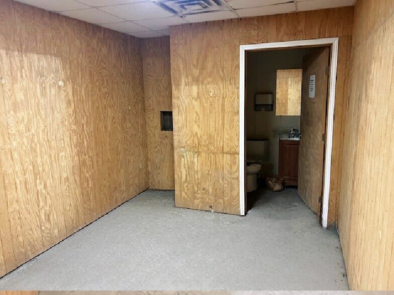 More Photos Of 433 N Navigation Blvd, Corpus Christi Manufacturing For Sale