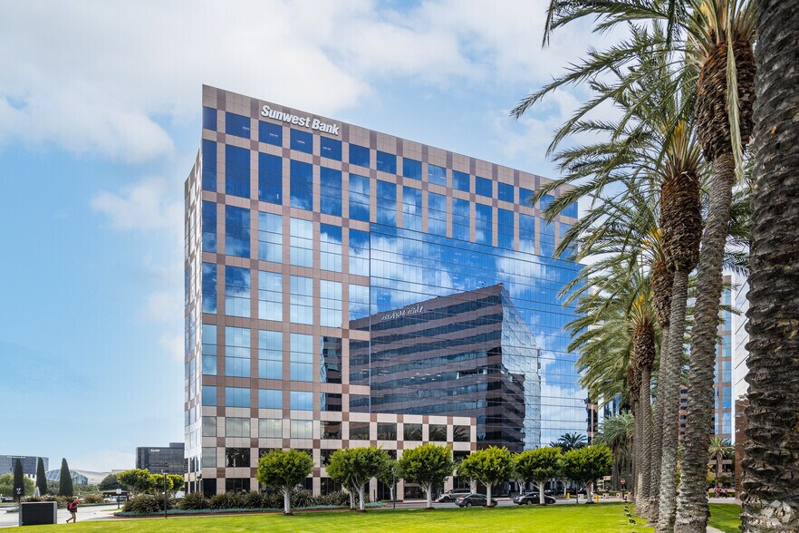 More Photos Of 2040 Main St, Irvine Unknown For Lease