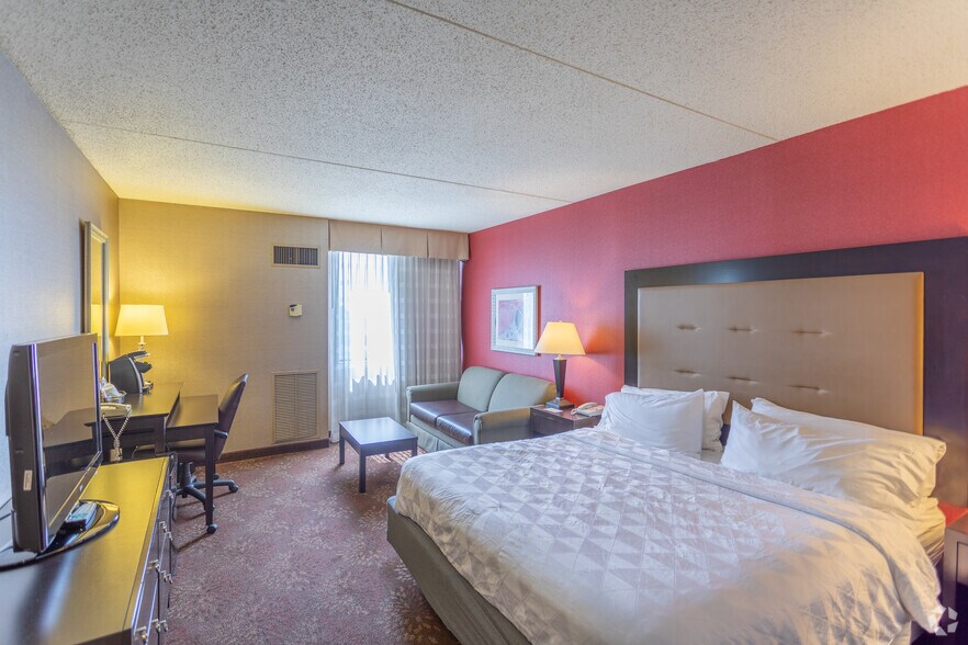 More Photos Of 1717 Airport Exchange Blvd, Erlanger Hotel For Sale