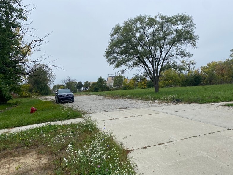 More Photos Of 1421 Veterans Memorial Pky, Saginaw Specialty For Sale