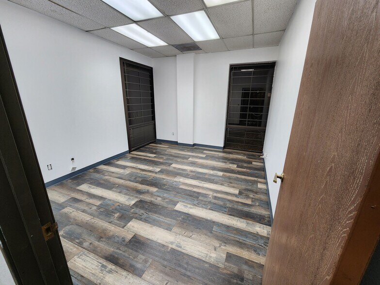 More Photos Of 560 Birch St, Lake Elsinore Manufacturing For Sale