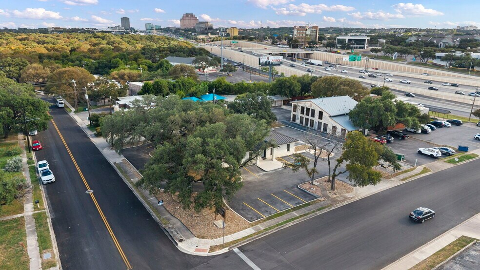 More Photos Of 9518 Tioga Dr, San Antonio Office For Sale