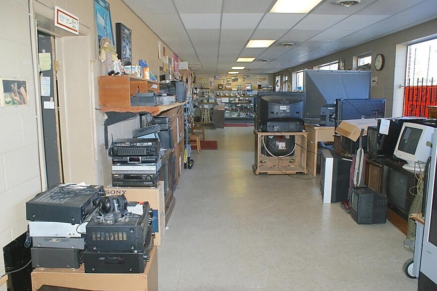 More Photos Of 550 Connellsville St, Uniontown Storefront For Sale
