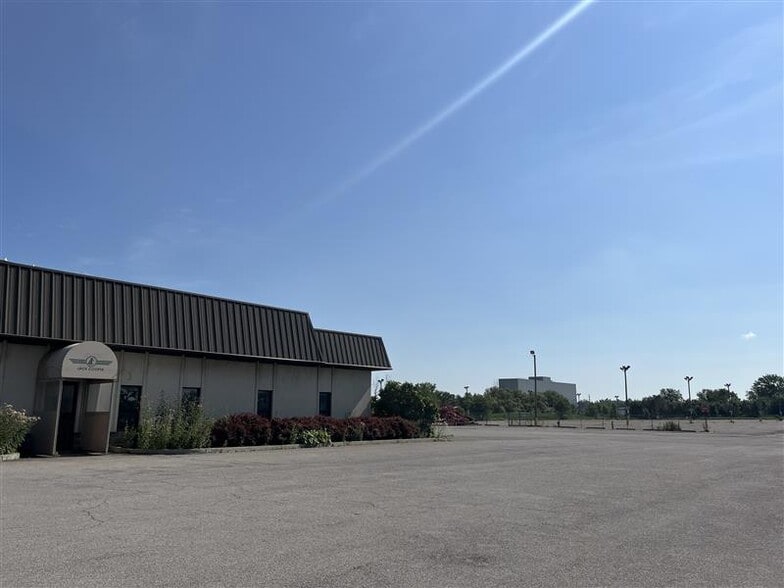 More Photos Of 75 Ransier Dr, Buffalo Truck Terminal For Sale