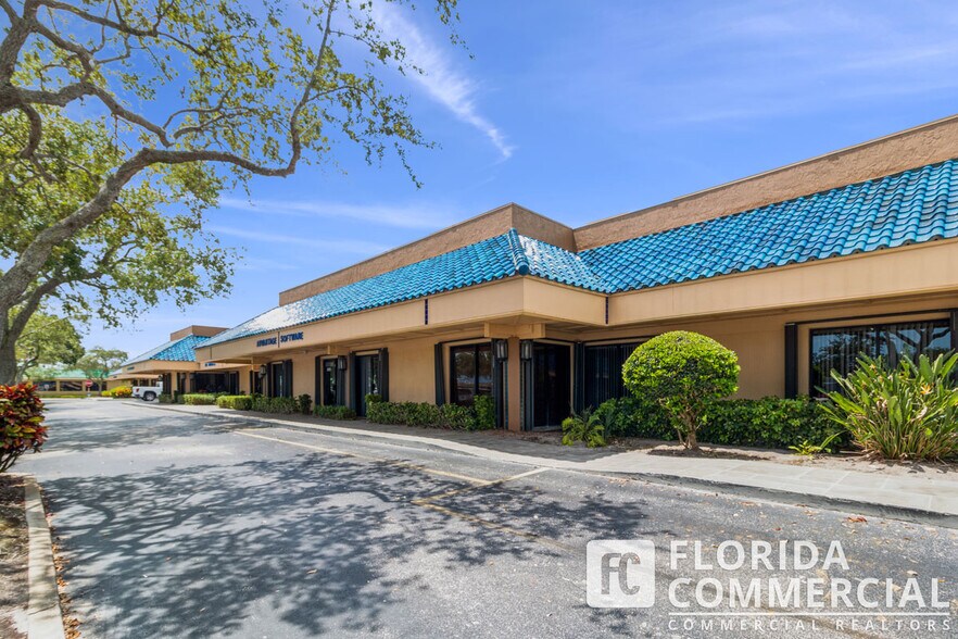 More Photos Of 907-943 SE Central Pky, Stuart Medical For Lease