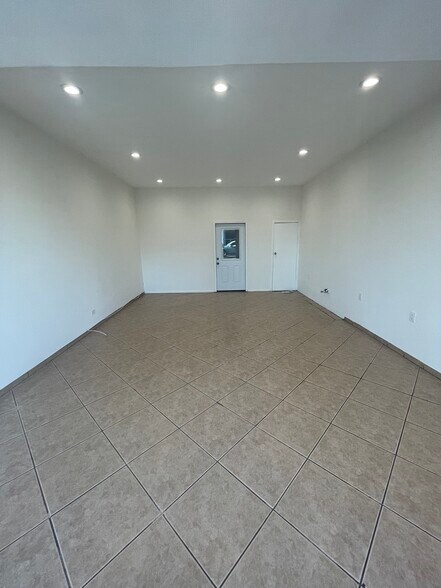 More Photos Of 3915 Tweedy Blvd, South Gate Specialty For Lease