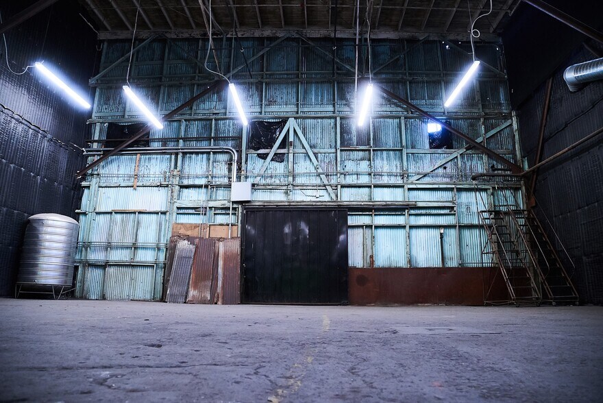 More Photos Of 6000 Avalon Blvd, Los Angeles Warehouse For Lease