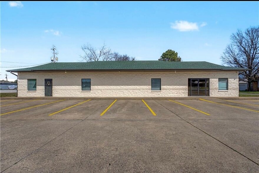 More Photos Of 800 Highland Ave, Springdale Freestanding For Sale