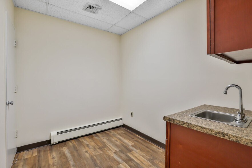 More Photos Of 171 Ramapo Rd, Garnerville Office For Lease