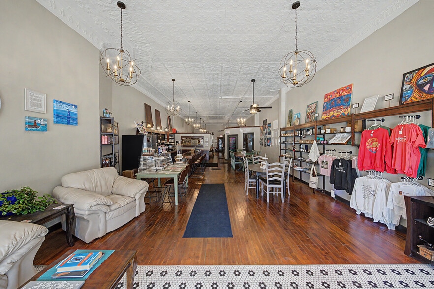 More Photos Of 806 12th St, Belle Plaine Storefront Retail Residential For Sale