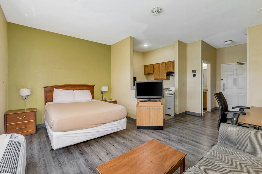 More Photos Of 4650 Cornell Rd, Blue Ash Hotel For Sale