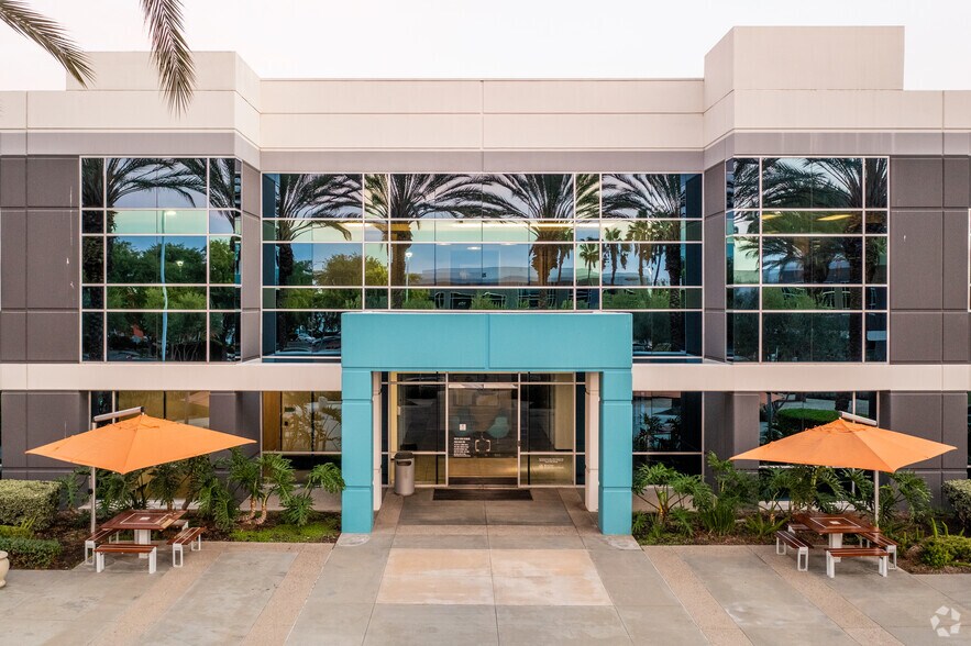 More Photos Of 25371 Commercentre Dr, Lake Forest Office For Sale