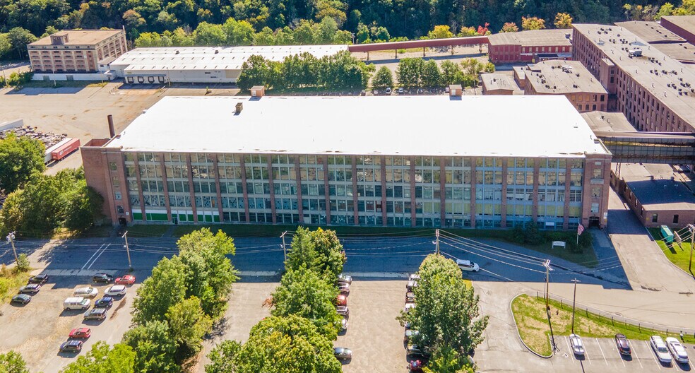 More Photos Of 75 Green St, Clinton Distribution For Lease