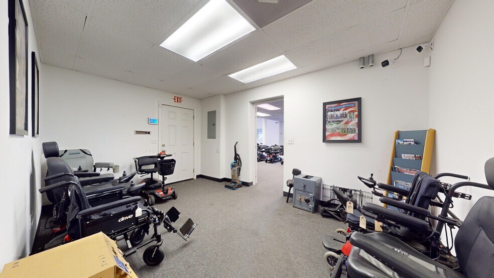 More Photos Of 796 N State St, Hemet General Retail For Sale