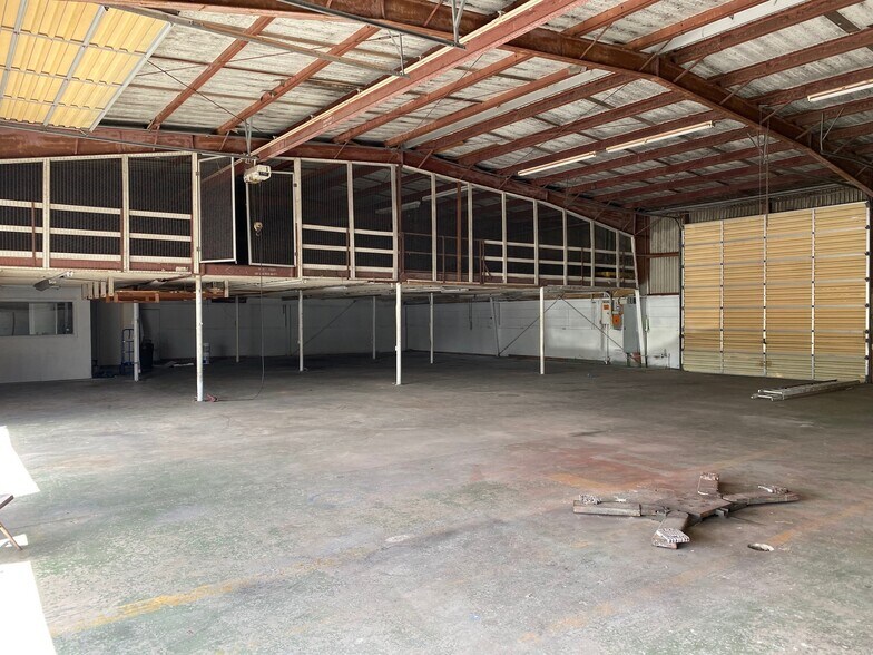 More Photos Of 1266 28th Ave, Bradenton Warehouse For Lease
