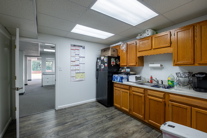 More Photos Of 7627 Leonardtown Rd, Hughesville Storefront Retail Office For Lease