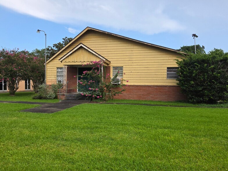 More Photos Of 4107 Alabama Ave, Dickinson Specialty For Sale