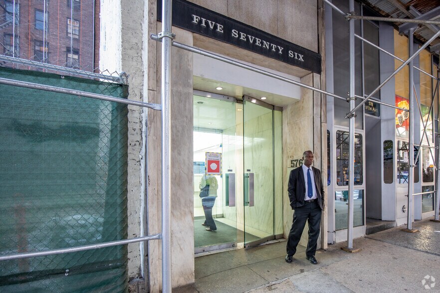 More Photos Of 576 Fifth Ave, New York Office For Lease