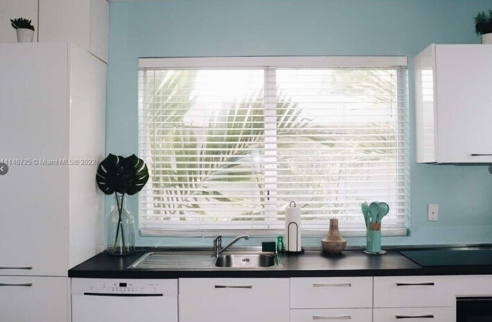 More Photos Of 1321 15th St, Miami Beach Hotel For Sale