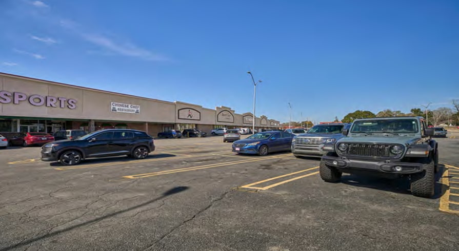 More Photos Of 850 College St, Eastman General Retail For Sale