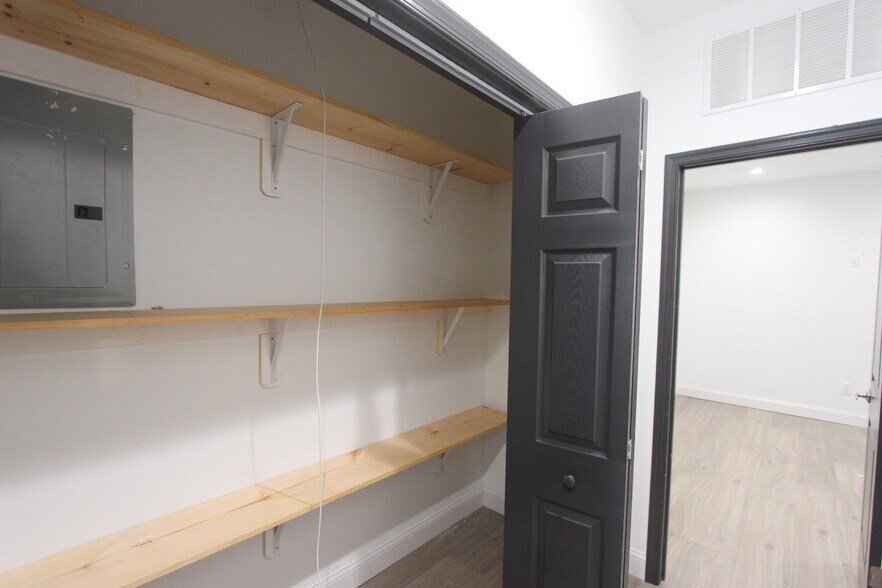 More Photos Of 1802 11th St NW, Washington Office For Lease