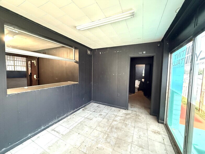 More Photos Of 231 E Pershing St, Tallahassee Auto Repair For Lease