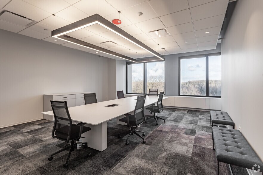 More Photos Of 6300 N River Rd, Rosemont Office For Lease