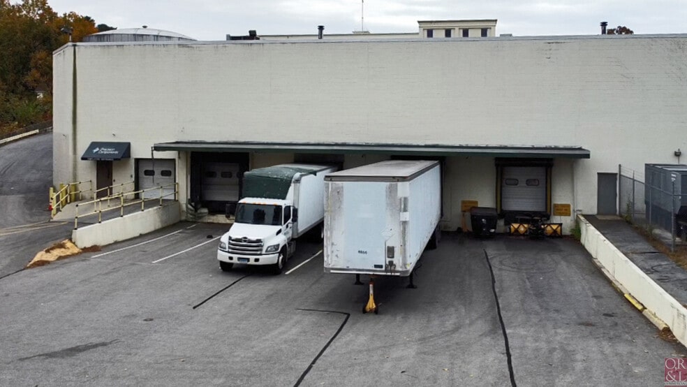 More Photos Of 12 Bridge St, Deep River Light Manufacturing For Sale