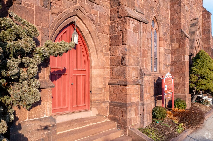 More Photos Of 136 E Main St, Meriden Religious Facility For Sale