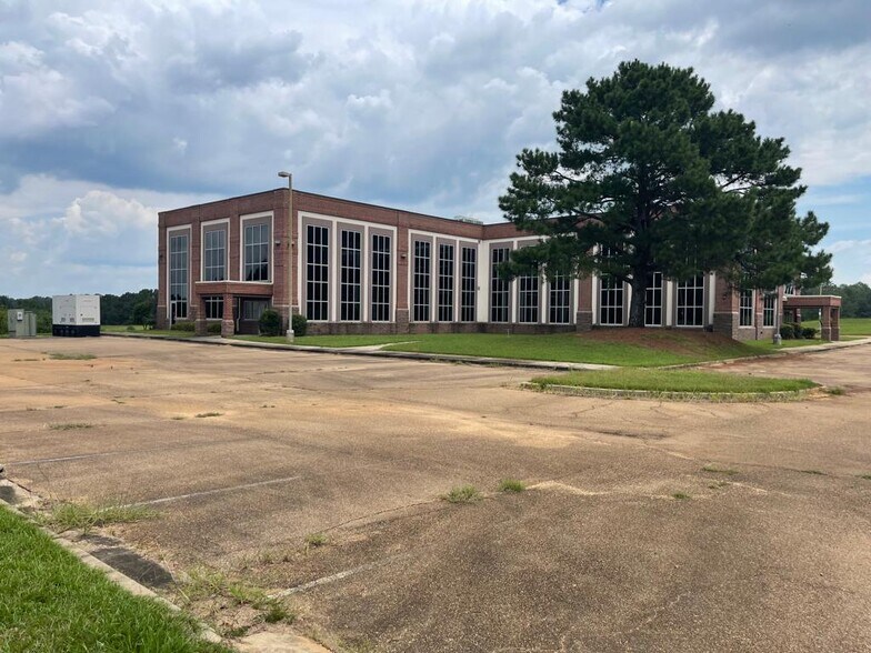 More Photos Of 100 Pioneer Way, Magee, MS 39111-5501, Magee Medical For Lease