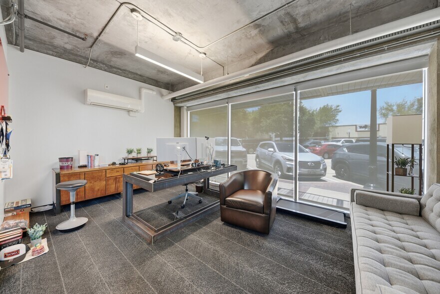 More Photos Of 301 N Main St, Bryan Office For Lease