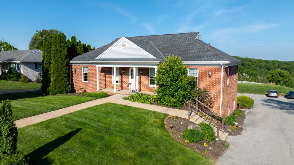 More Photos Of 735 S Pleasant Ave, Dallastown Medical For Sale