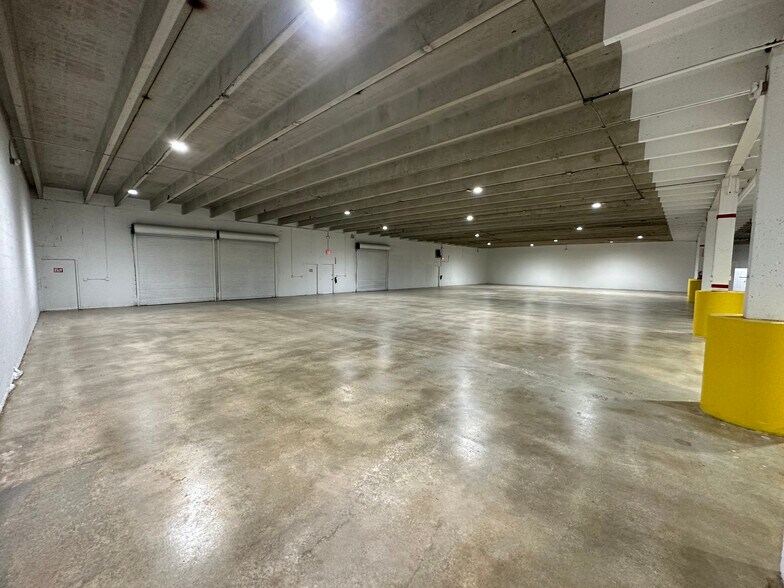 More Photos Of 6599 NW 74th Ave, Miami Warehouse For Lease