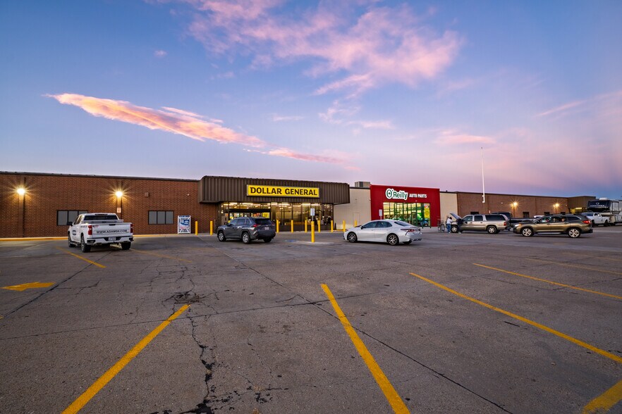 More Photos Of 638 Illinois St, Sidney General Retail For Lease