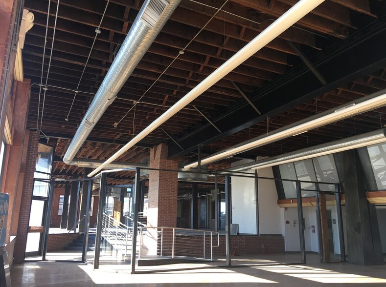 More Photos Of 1726-1728 Holmes St, Kansas City Medical For Lease