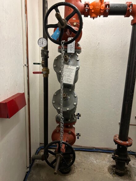More Photos Of 11 Prospect Pl, Port Angeles Distribution For Lease