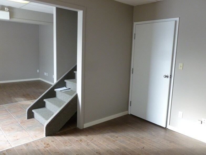 More Photos Of 4646 Riverside Dr, Red Deer Flex For Sale