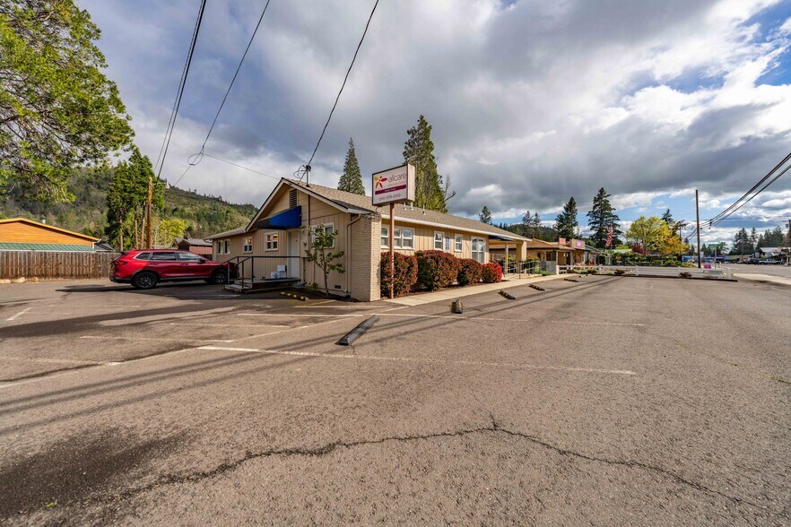 Primary Photo Of 21990 Highway 62, Shady Cove Healthcare For Sale