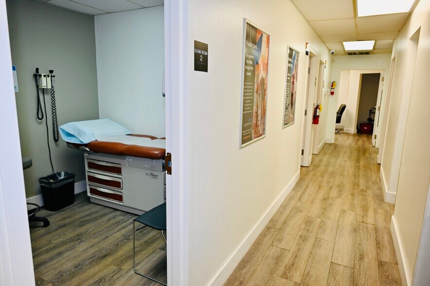 More Photos Of 8000-8004 N Armenia Ave, Tampa Medical For Lease