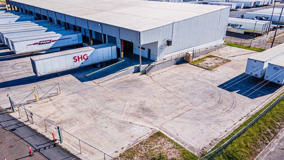 More Photos Of 13806 N Unitec Dr, Laredo Warehouse For Lease