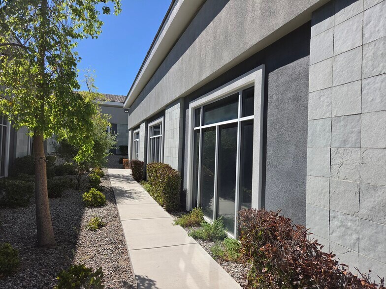 More Photos Of 2435 W Horizon Ridge Pky, Henderson Medical For Lease