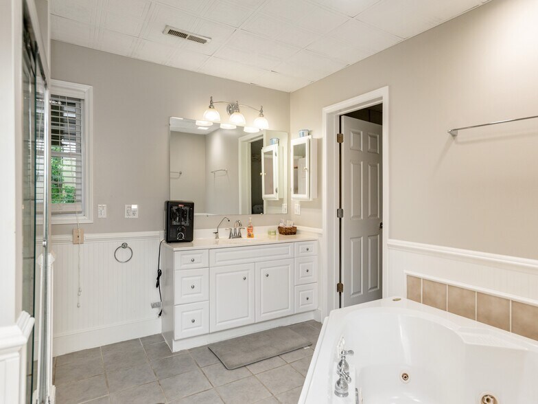 More Photos Of 8826 Boylston Hwy, Mills River Flex For Sale