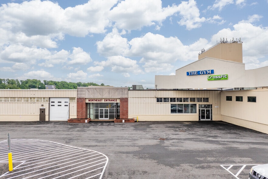 More Photos Of 122 Mill Rd, Oaks Warehouse For Lease